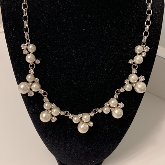 Stunning Pearl & Bling Necklace & Earrings - Picture 4 of 6